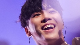 故 휘성 떠난 지 1년..다시 뭉친 동료들의 가슴 뭉클 추모 물결