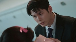 '월간남친' 옹성우, 가상 남친 '배현우'로 등장···완벽한 수트핏 '심쿵 유발'