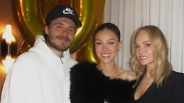 베컴 子, '어머니의 날'에 빅토리아 패싱하고 장모만 챙겨