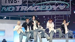 TWS, '앙탈' 넘어 '따름' 붐 간다…초동 111만장 '자체 최다'