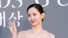 '꽈당' 신현빈, 부축해준 유재필에 감사 인사…