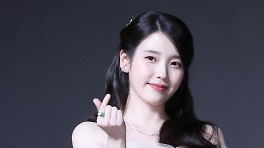 어린이날 1억 이어 16일 생일에 3억…아이유의 멈추지 않는 '기부 행보'