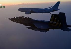 UAE 사령관 KF-21 시제기 탑승…軍과 ‘KF-21 포괄적 협력 의향서’ 체결도 이미지