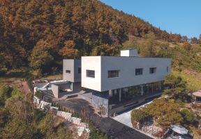 자연 속에 3세대가 함께 하는 금산 주택 이미지