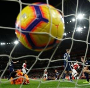 [프리미어 리그] 아스널, 골망 가르는 에런 램지의 골