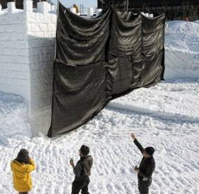 얼음 녹을라.. 눈꽃축제 앞두고 차양막 작전