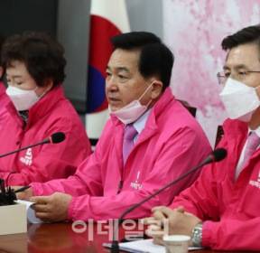 [포토]모두발언하는 심재철 원내대표