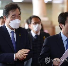 밝은 표정의 민주당 이낙연