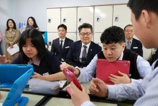 "AI 교과서 부정평가 가장 높아"…교직원 10명 중 8명, 尹 정부 교육 정책에 '못했다 이미지