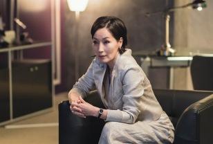 보톡스 안 맞아서 20년만에 액션 여주인공 된 62세 여배우..."갈비뼈 3개 부러져" 이미지