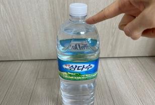 페트병에 '이것'을 뒤집어 씌우세요! 한 번 알면 평생 유용한 페트병 활용법 이미지