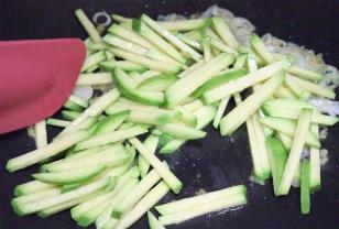 애호박볶음에 ‘이거’ 안 넣으면 더 맛있다고? 이미지