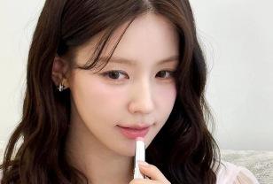 (여자)아이들 미연, 핑크립 메이크업으로 완성한 요정 비주얼 이미지