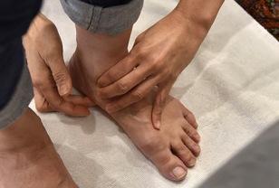 다리 이 증상 "혈관 썩어가고 있는겁니다" 병원가세요 이미지