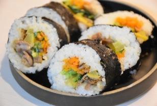 김밥에 꼭 들어가는 이 재료, 위산 과다와 복통 유발합니다 이미지