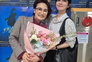 "박경림 도움으로 결혼" 연예계 대표 동안, 지금은 130억 기부하는 일상과 데일리 룩 이미지