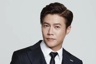 첫사랑이랑 결혼까지 했는데 "바로 이혼하고 혼자서 아들을 키워왔다는" 남배우 이미지