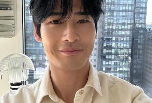"너무 잘생겨서" 비행기 탈 때마다 러브콜 받고 배우 된 연예인 정체 이미지