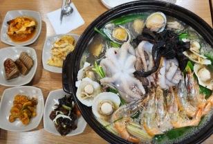산책하고, 밥 먹고, 쉬고까지…산속에서 먹는 우렁쌈밥 한 상 이미지