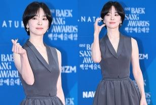 송혜교, 슈트야 조끼야? 드레스 안 입어도 우아한 절대적 여신핏 롱스커트 셋업룩 이미지