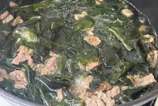 미역국에 맹물 넣고 끓이지 마세요! '이것' 넣으면 국물맛 확! 달라집니다 이미지