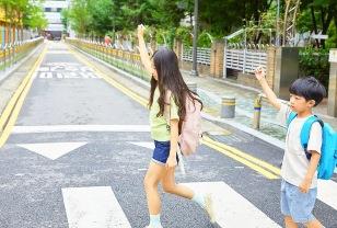 “애 하나도 안 보였는데 딱지?” 운전자들 불만 터진 스쿨존 단속 현실 이미지