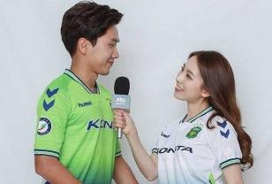 인터뷰하다가 눈 맞아서... 결혼까지 해 버린 아나운서와 축구선수 ♥ 이미지