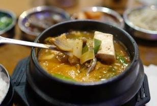 된장찌개에 "이 재료" 넣는 순간 수명이 5년 줄어듭니다 이미지