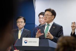 SKT '위약금' 대신 보상금 검토한다 이미지