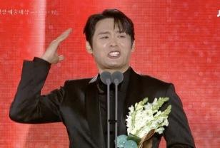 백상예술대상 휩쓴 '학씨 아저씨' 레전드 수상 소감 이미지