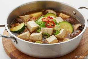 "된장찌개도 안돼"...스텐 냄비에 끓이면 안 되는 의외의 음식 4가지 이미지