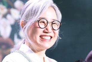 돈 없어 끼니 거르던 고졸 경리에서 회당 1억 이상 받게된 작가 이미지