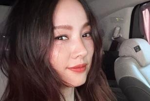 김종민 결혼식에서 혼자 서글프게 오열해 하객들 당황하게 만든 여가수 이미지
