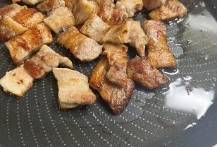 삼겹살 기름 싱크대에 버리지 마세요! 알면 평생 유용한 삼겹살 기름 버리는 법 이미지