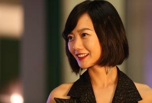 "식단? 이제 안 해요!" 45세 배두나가 고백한 진짜 다이어트 비결 이미지