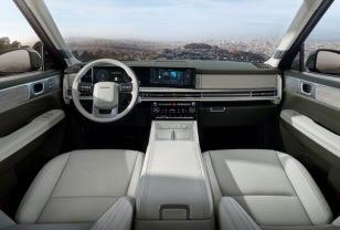 "못생겼다 놀려도 괜찮아" 실내 공간과 15.5km/L 연비 만족도 높은 중형 SUV 이미지