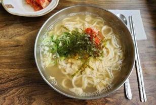 칼국수는 괜찮지만 "이 반찬"과 먹으면 절대 안 됩니다 이미지