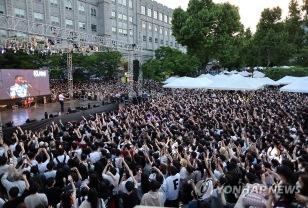 "라인업 명단에 누가 있길래?"…요즘 대학 축제에 등장한 이상한 거래 이미지