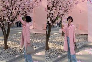 구본승이 교회까지 간 이유? 교회 뒤집은 미모의 49세 여배우, 로맨틱 핑크 코트룩 이미지