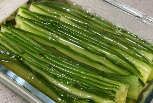 오이 '이렇게' 썰어서 담그세요! 너무 맛있어서 계속 찾게 됩니다 이미지