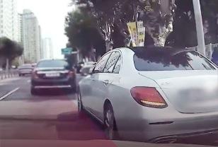 “켰다고 박았다”…차선 바꾸자 돌진! 이미지
