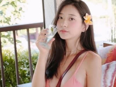 머리에 꽃단 신재은 핑크 비키니