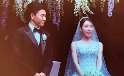"유재석, 이효리, 동방신기".. 연예계 큰 손 전부 다 왔는데 결혼식 적자난 연예인 정체 이미지