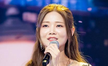 행사비 5만원 받고 8년 버텨 인생역전한 가수 이미지