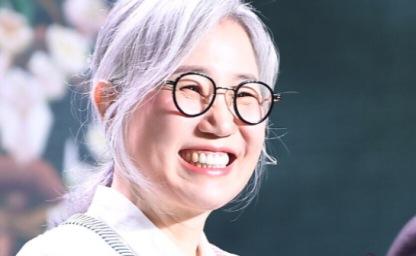 돈 없어 끼니 거르던 고졸 경리에서 회당 1억 이상 받게된 작가 이미지