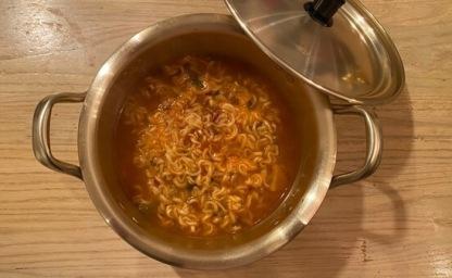 스텐냄비에 "이 음식들 절대 먹으면 안됩니다" 이미지