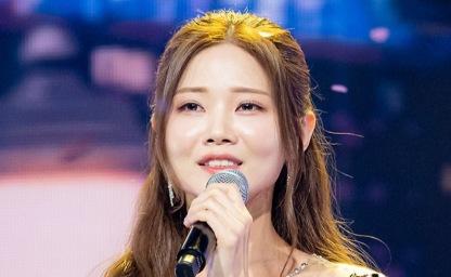 행사비로 5만 원… 무명 8년 견딘 이 여가수, 지금은? 이미지