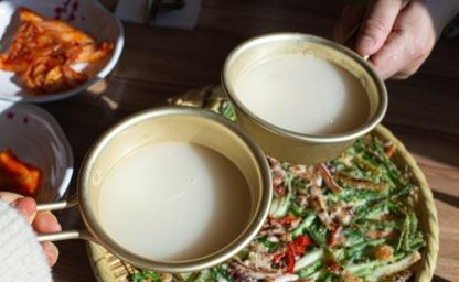 "막걸리 제발 먹지 마세요!" 전문가들이 건강 최악의 술로 뽑은 이유 이미지