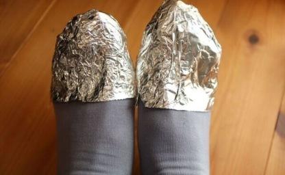 알루미늄 호일로 발을 감싸면 생기는 놀라운 효과 ''당장 해보세요!'' 이미지