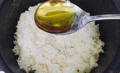 쌀밥에 "이거" 한스푼 넣어보세요! 막힌 혈관 뚫리고 끈적한 고지혈증 싹 사라집니다. 이미지